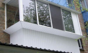 Вынос + алюминиевый профиль на балконе хрущевки